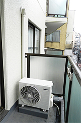 エアコン室外機、配管カバー取り付け